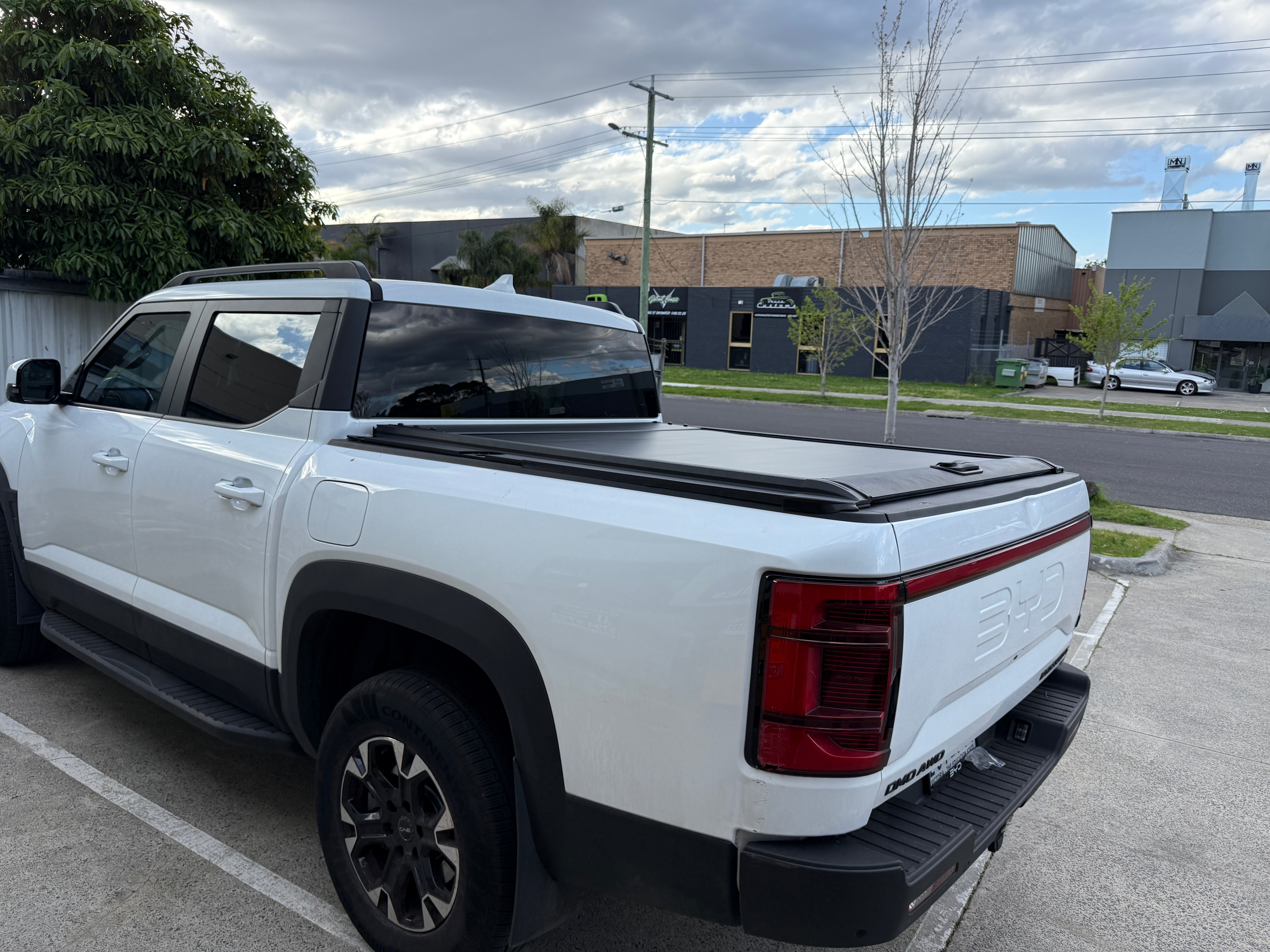 BYD Shark 6 2025 + Retractable Tonneau Roll Cover Manual Roller Shutter